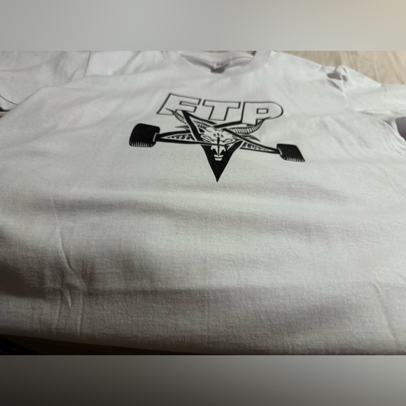 𖤐 FTP x THRASHER SKATEGOAT TEE + pink thrasher x FUCKTHEPOPULATION sticker - Picture 11 of 13